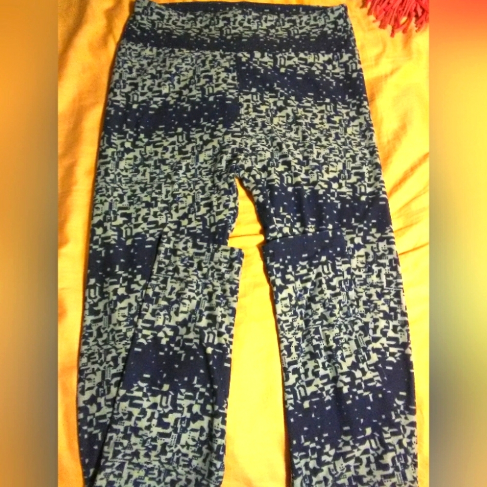 BNWOT LULAROE LEGGINGS SZ. One size?? Blues SOFT / COMFORTABLE